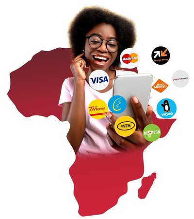Mwanamke anayetumia simu anaonyeshwa pamoja na nembo za njia mbalimbali za malipo ya kidijitali barani Afrika.